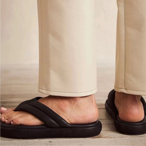 Free People Wonderland Chunky Padded Black Flip Flop Thong Sandals - Picture 2 of 7